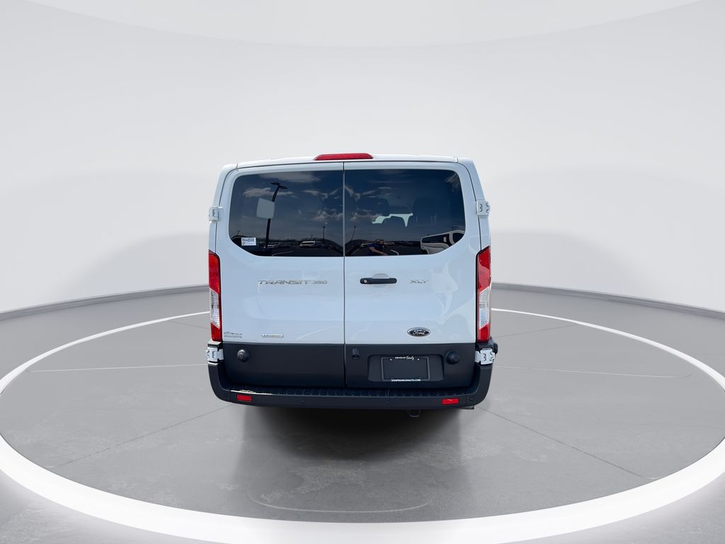 View vehicle photo 7