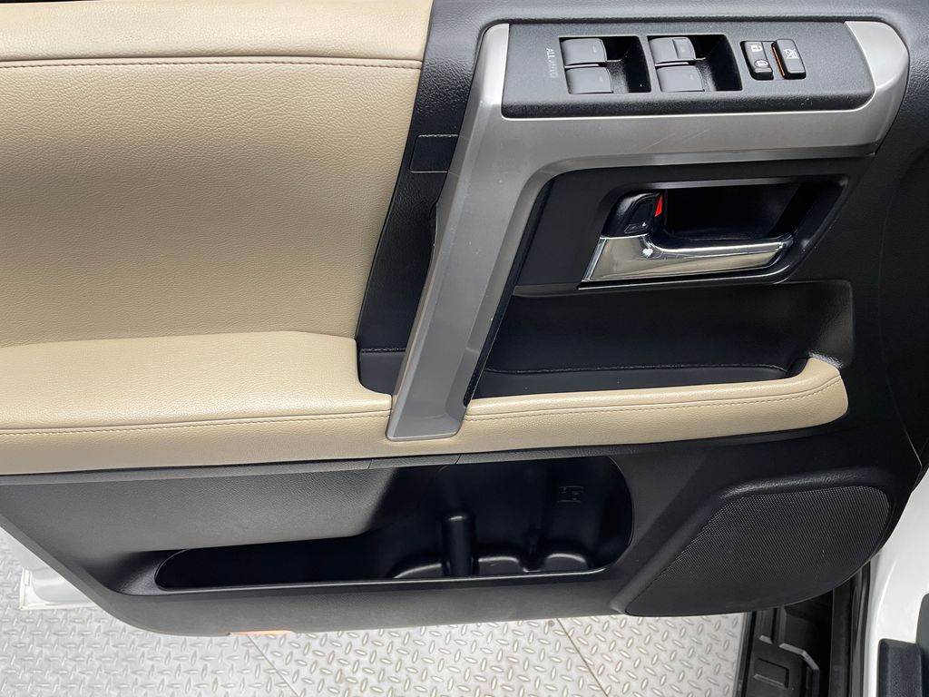 Thumbnail: 2019 Toyota 4Runner - 9