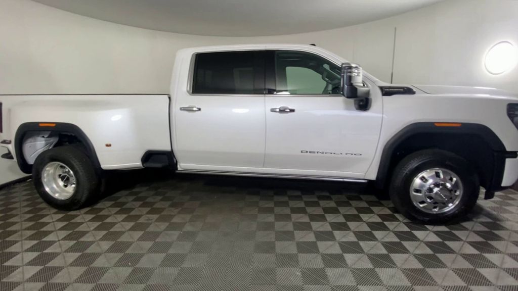 2024 GMC Sierra 3500HD Denali Ultimate 2