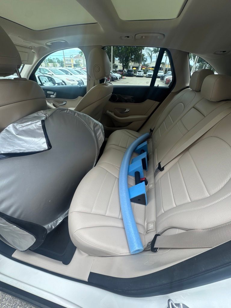 Used 2020  Mercedes-Benz GLC 300 image 6