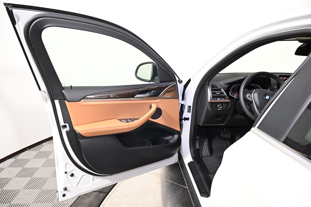 2025 BMW X4 xDrive30i 21