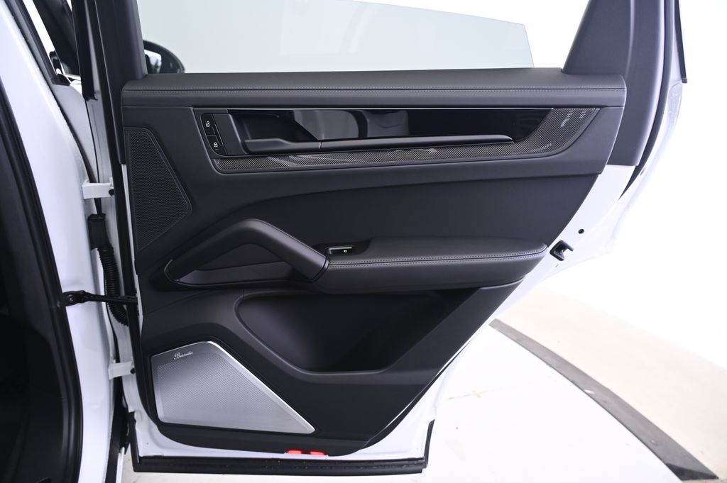 Thumbnail: 2026 Porsche Cayenne - 16
