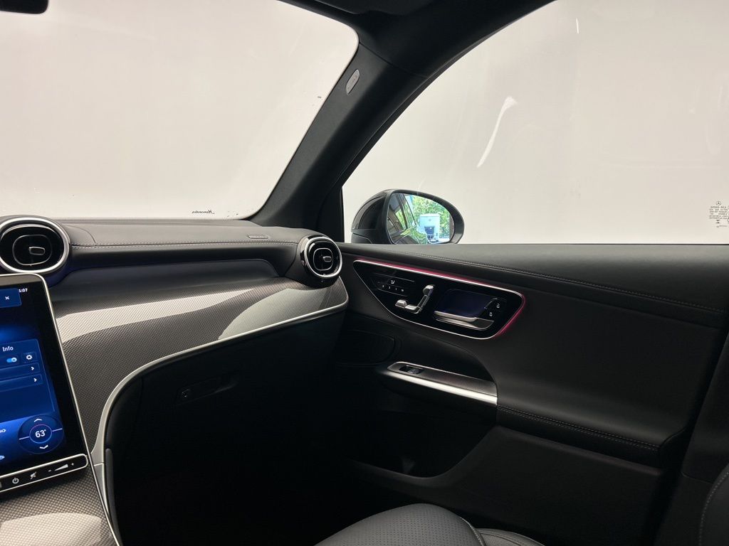 Thumbnail: 2025 Mercedes-Benz GLC - 26