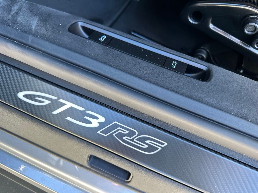 Thumbnail: 2025 Porsche 911 - 18