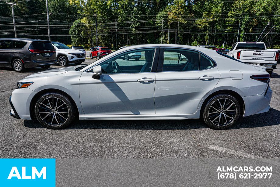2023 Toyota Camry SE photo 4
