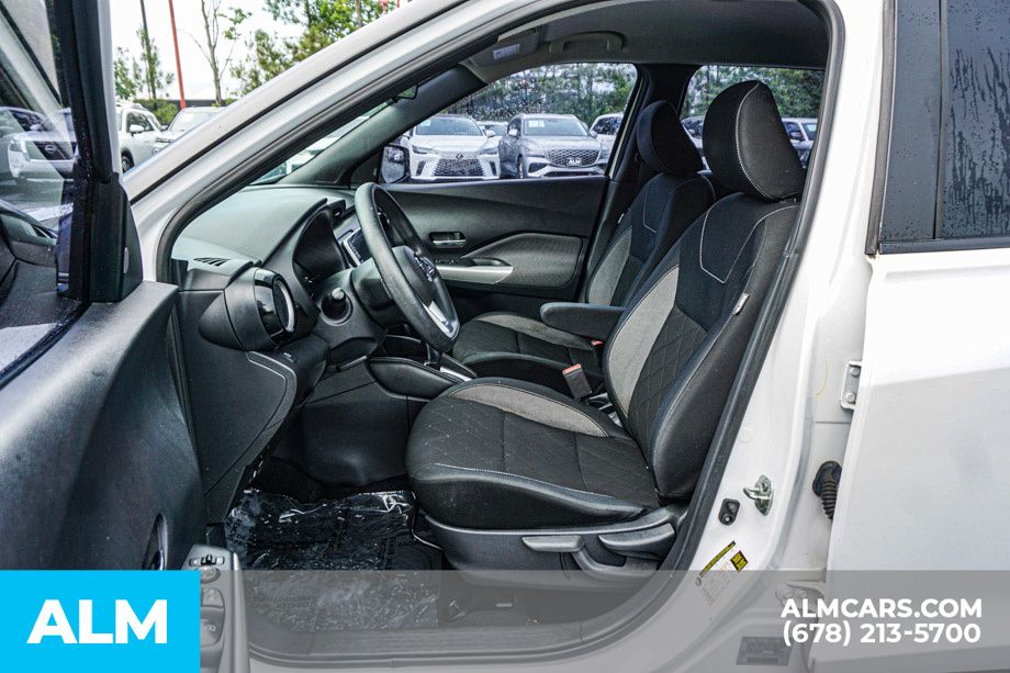 Used 2018 White Nissan SV image 19