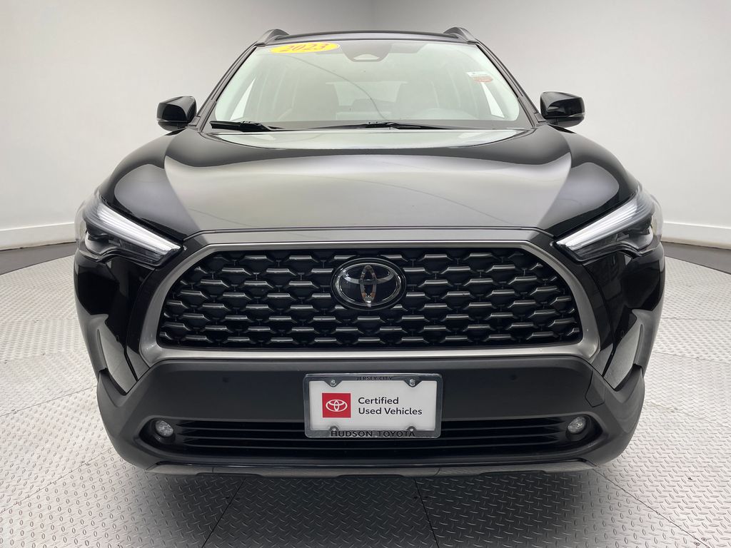 2023 Toyota Corolla Cross XLE 2