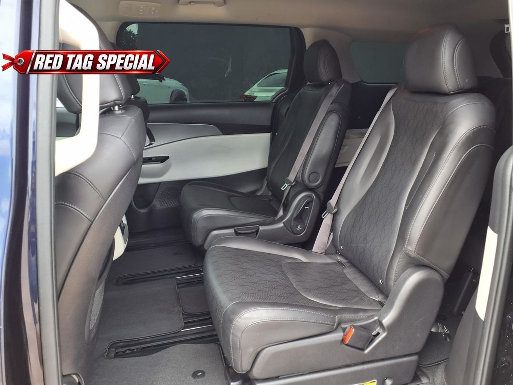 2022 Kia Carnival LXS - 10