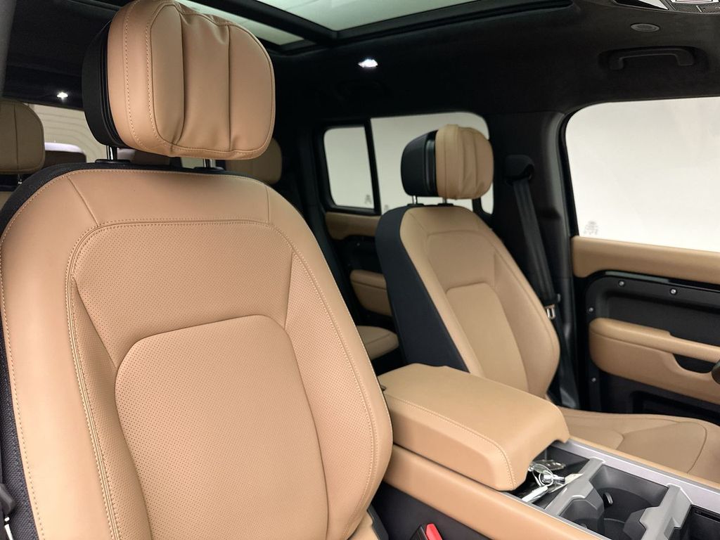2025 Land Rover Defender 130 6