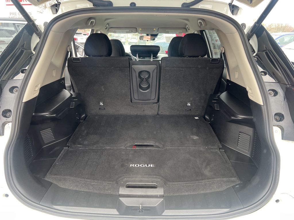 2020 Nissan Rogue SV photo