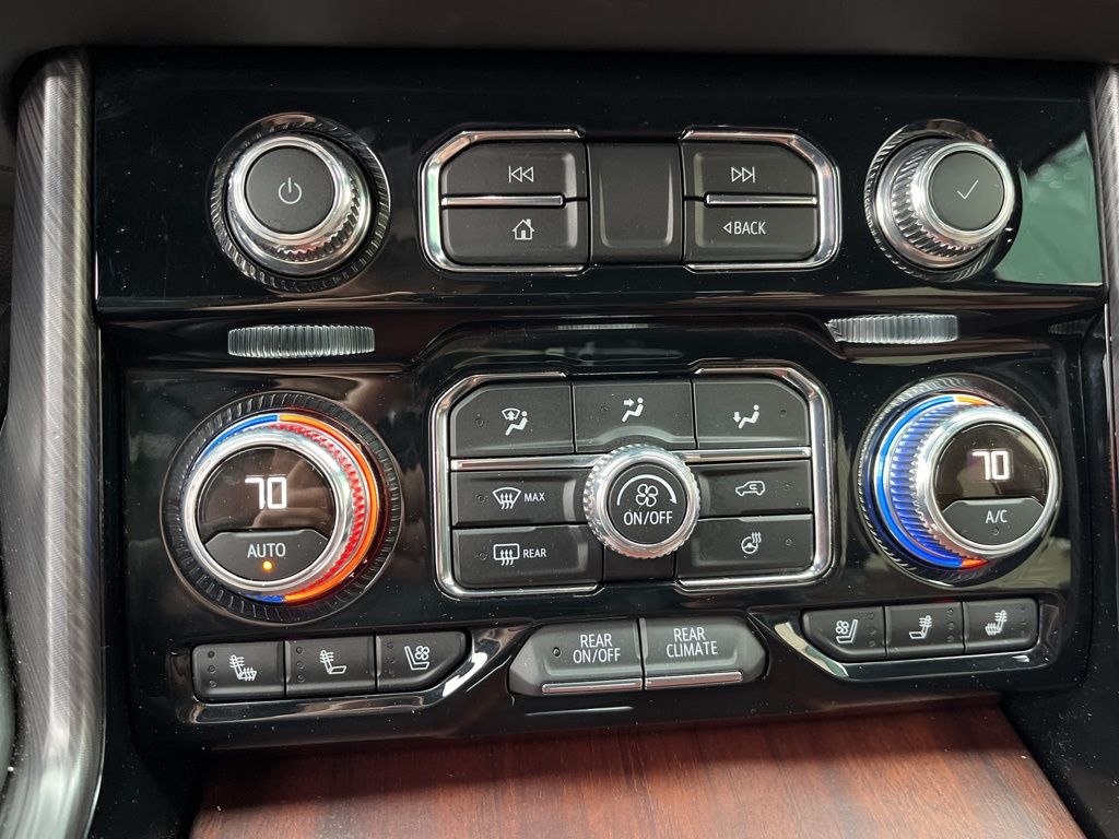 Thumbnail: 2024 GMC Yukon XL - 21