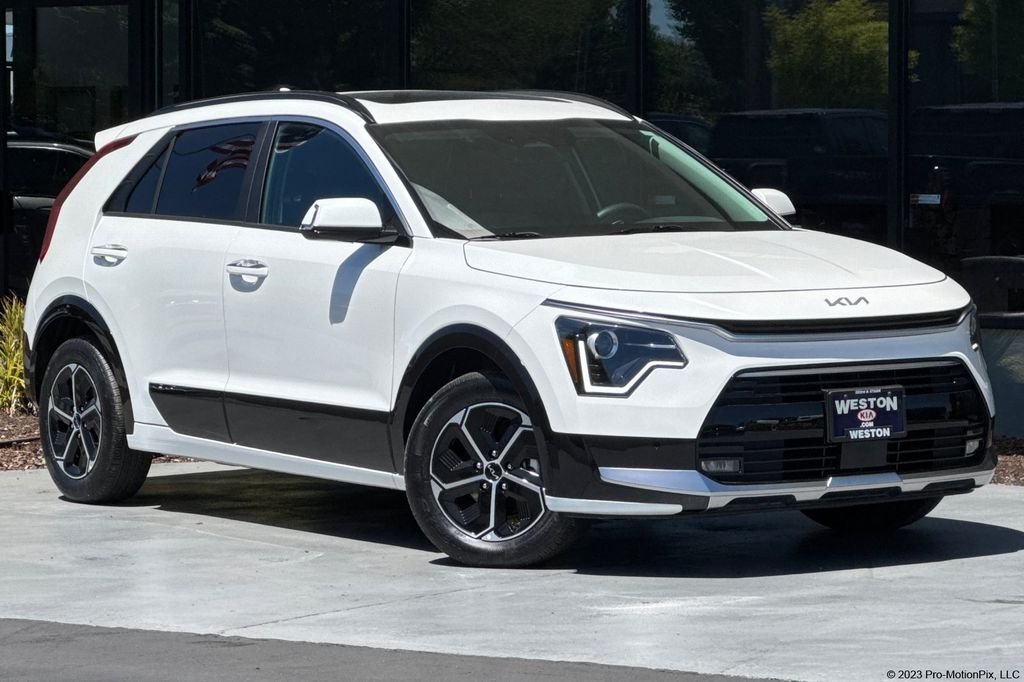 Snow White Pearl 2025 Kia Niro SX FWD SUV / Crossover Front-Wheel Drive 6-Speed Dual Clutch