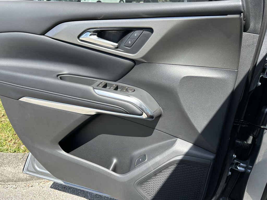 new 2026 Chevrolet Traverse car, priced at $38,295