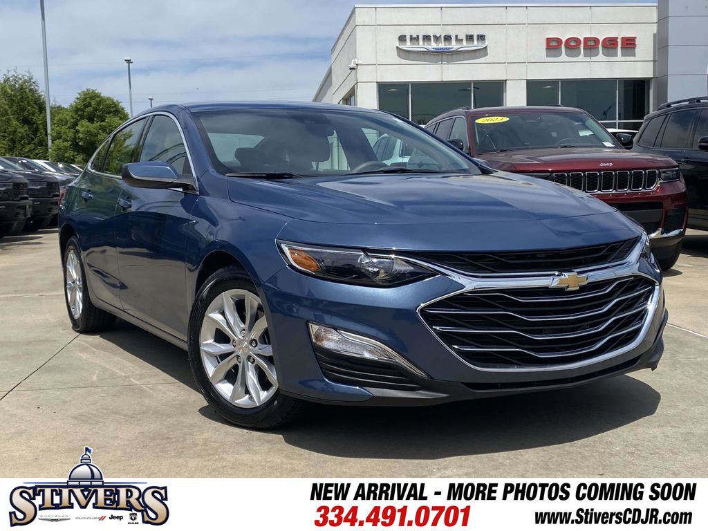 2025 Lakeshore Blue Metallic Chevrolet Malibu LT FWD Sedan