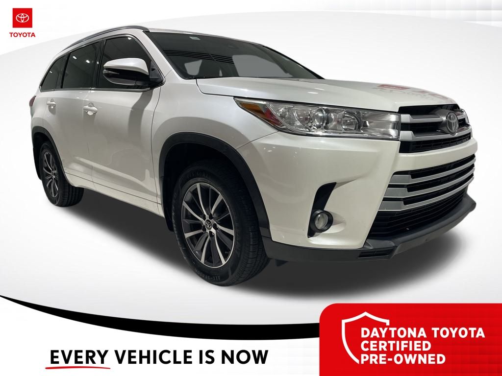 2017 Toyota Highlander XLE's photo