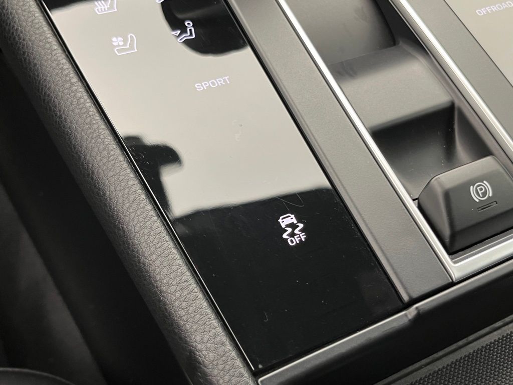 Thumbnail: 2022 Porsche Macan - 18