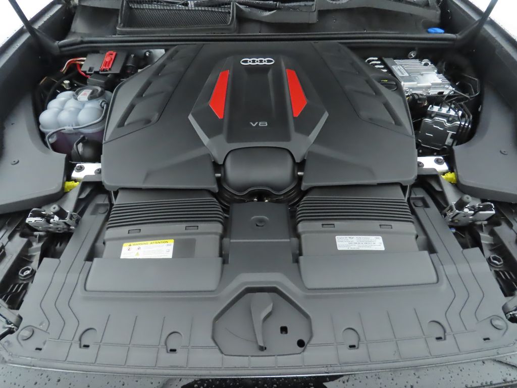 2025 Audi SQ8  31