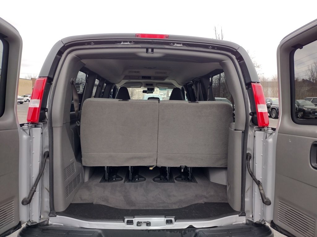 2022 Chevrolet Express 3500 LT photo