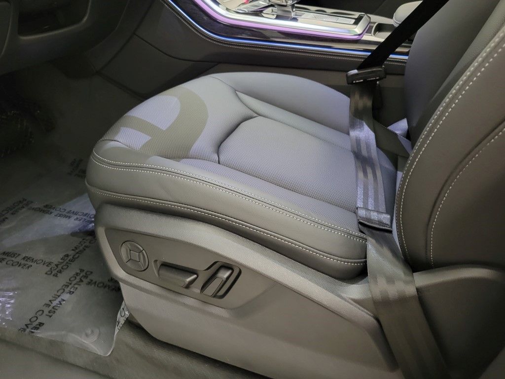 Thumbnail: 2026 Audi Q8 - 29