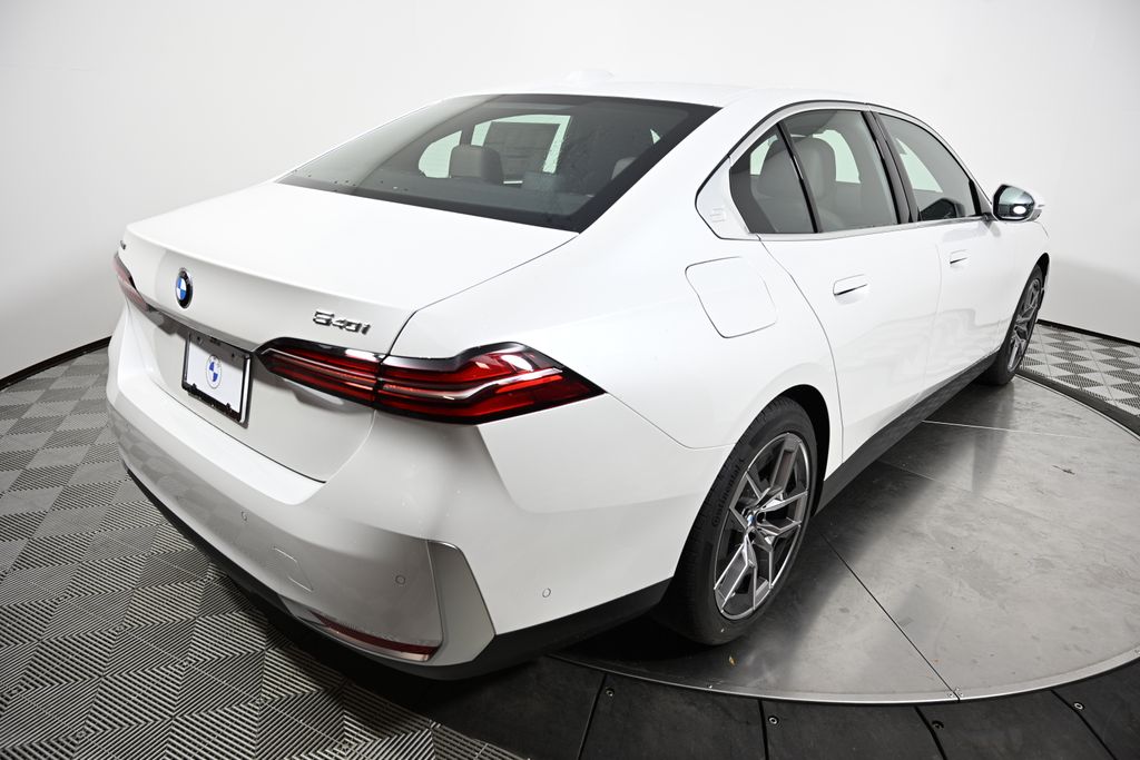 Thumbnail: 2026 BMW 5 Series - 5