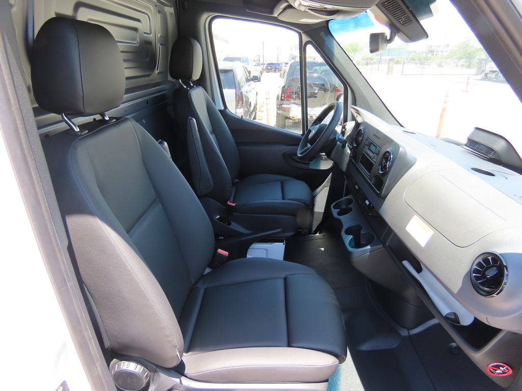 Thumbnail: 2025 Mercedes-Benz Sprinter - 20