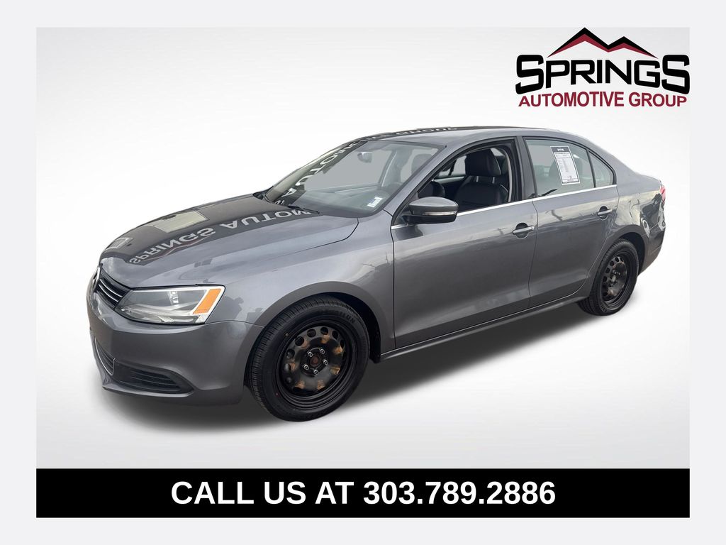 Gray 2013 Volkswagen Jetta SE Sedan Front-Wheel Drive 6-Speed Automatic