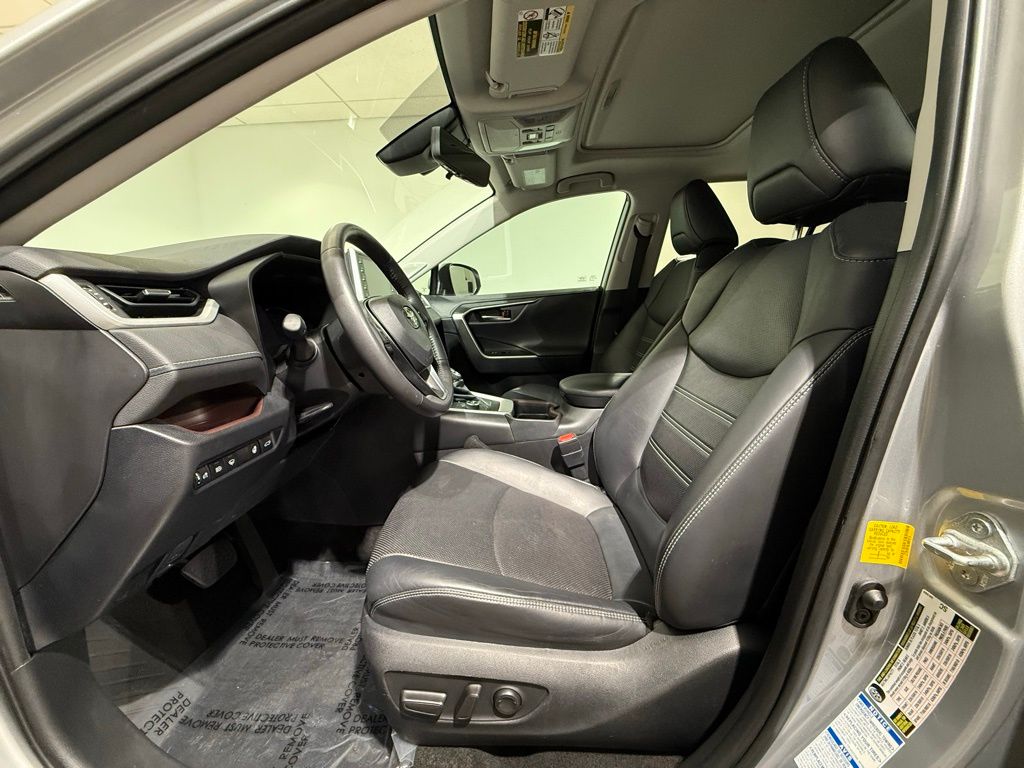 Thumbnail: 2020 Toyota RAV4 - 13