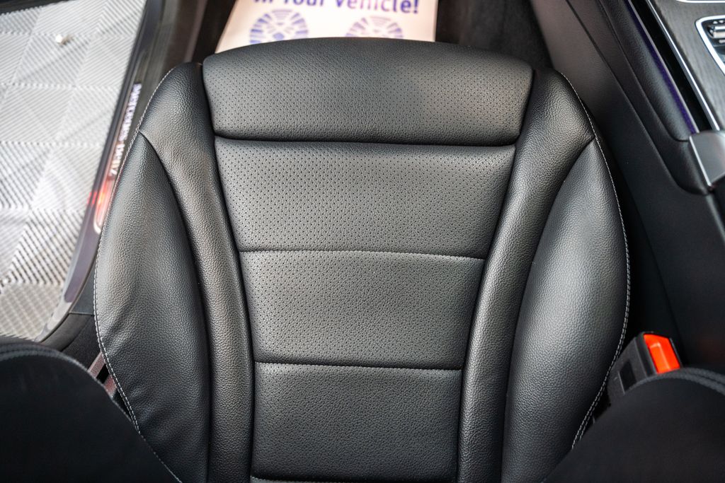 Mercedes-BenzGLC28