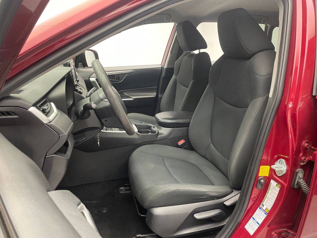 2021 Toyota RAV4 LE 13