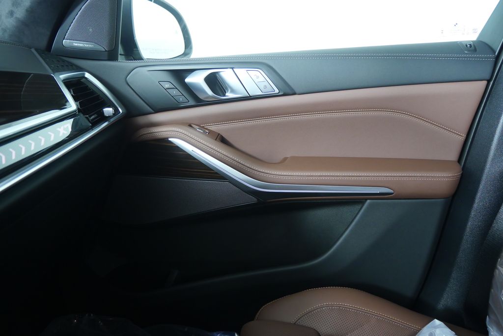 Thumbnail: 2026 BMW X7 - 25