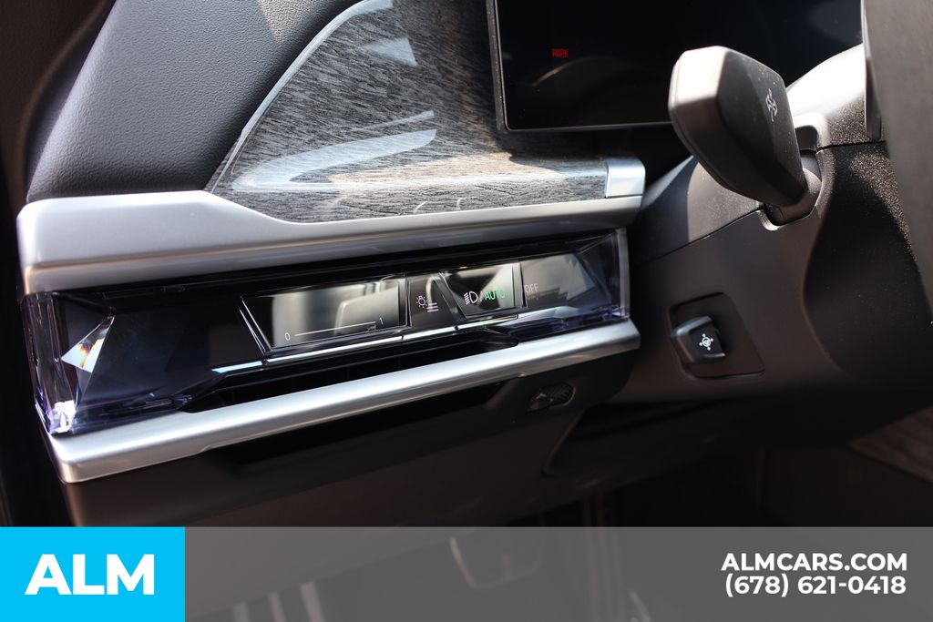 Used 2023 Black BMW xDrive60 image 11