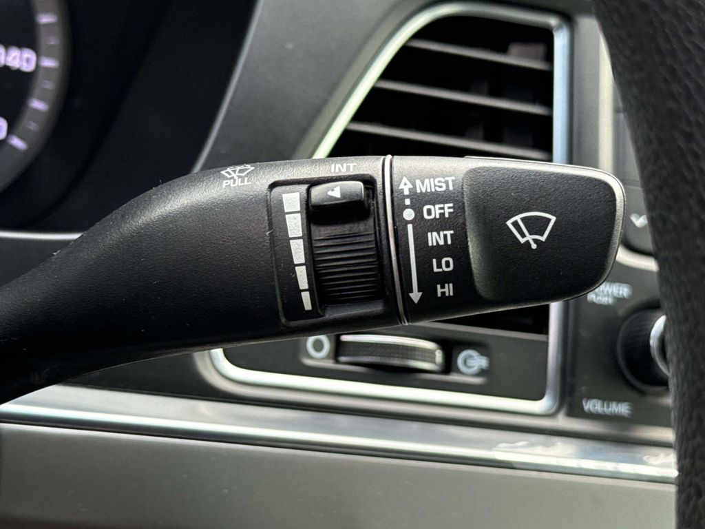 Used 2015 Silver Hyundai SE image 25