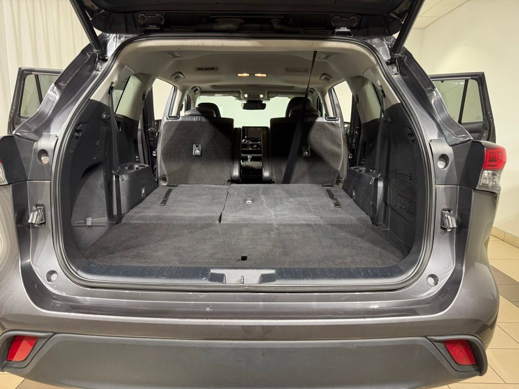2022 Toyota Highlander XLE 13