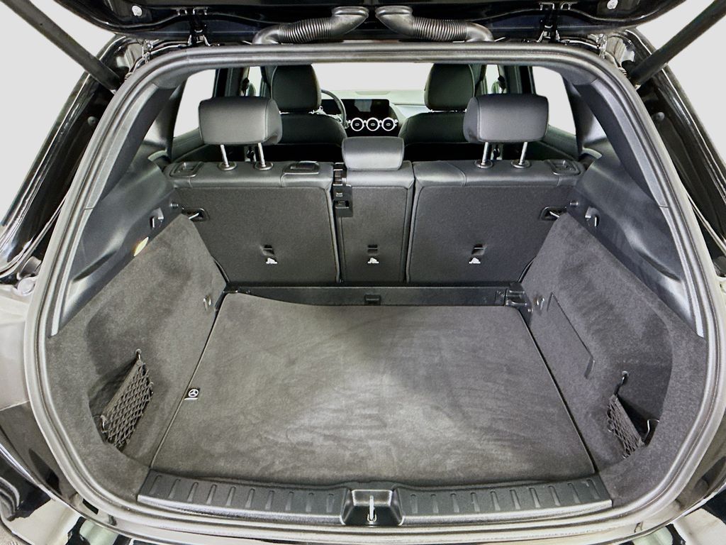 Thumbnail: 2025 Mercedes-Benz GLA - 26