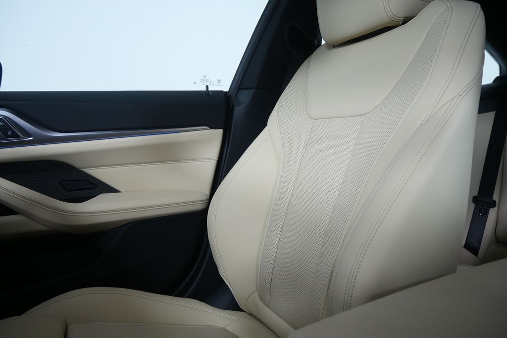 Thumbnail: 2026 BMW i4 - 22