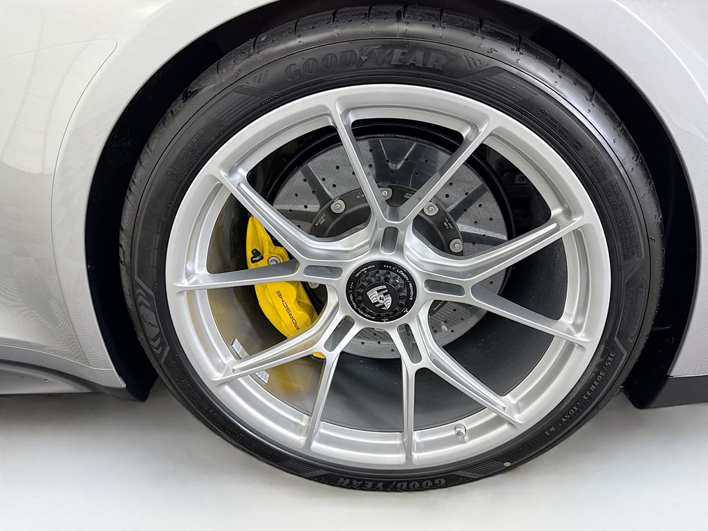 Thumbnail: 2026 Porsche 911 - 30