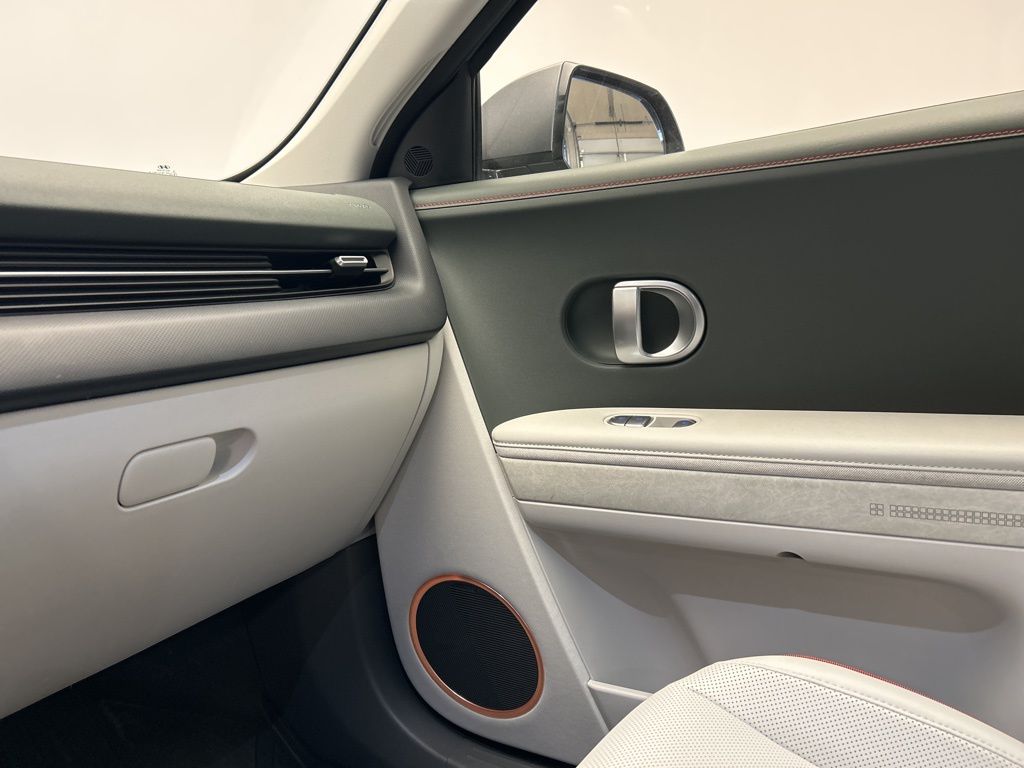 Thumbnail: 2023 Hyundai Ioniq 5 - 22