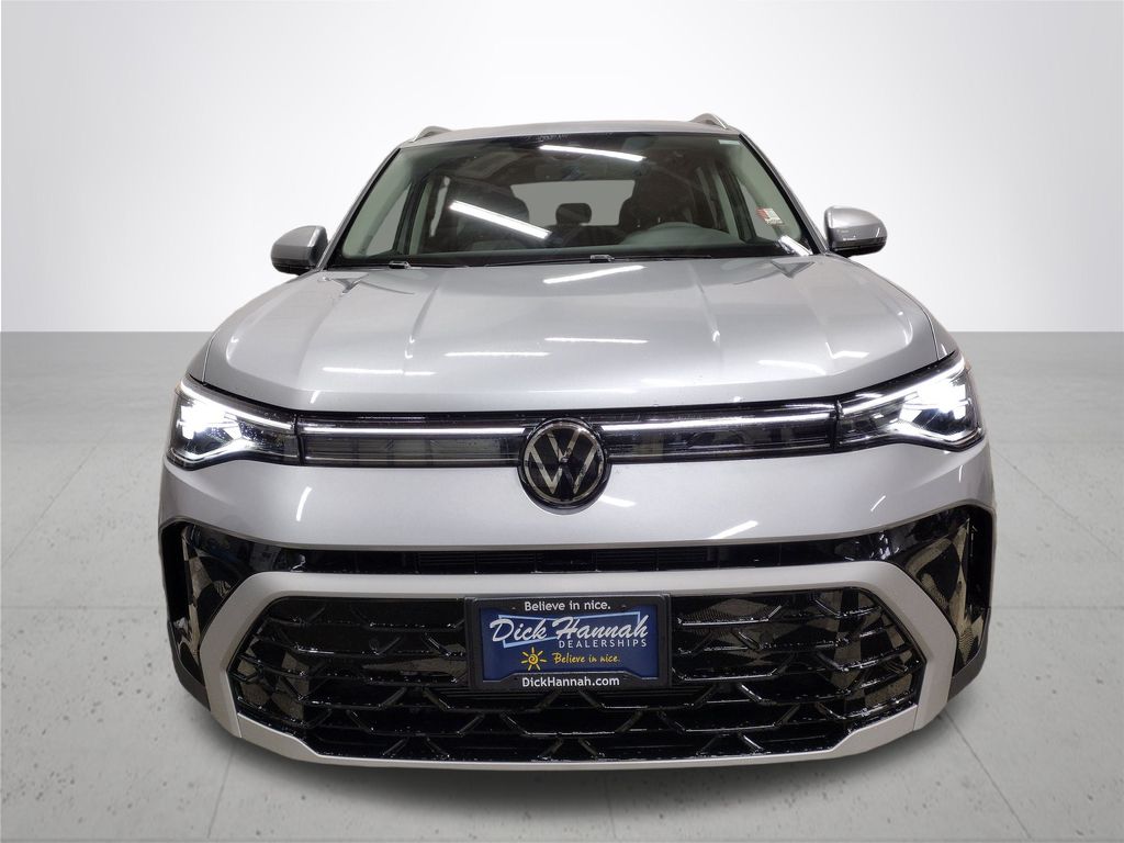 2025 Volkswagen Taos SEL photo 3