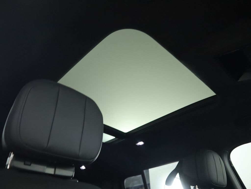 Thumbnail: 2025 Land Rover Defender - 19