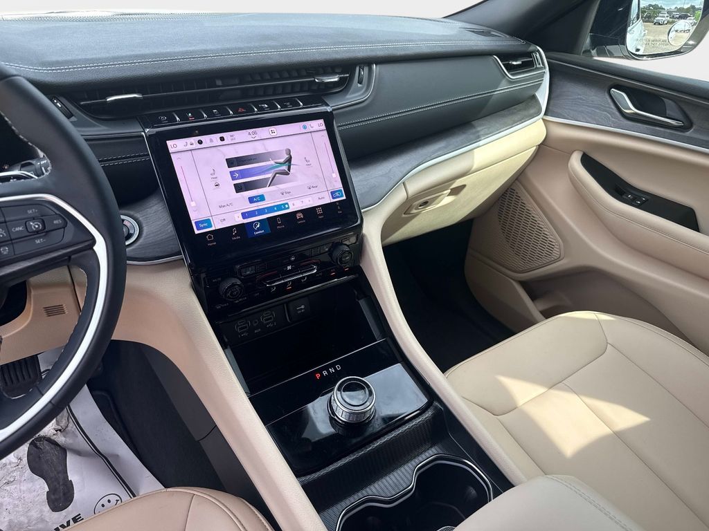 Used 2025 Jeep Grand Cherokee SUV