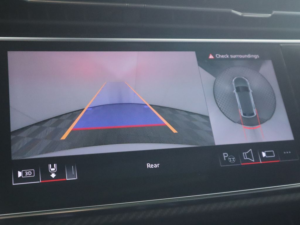 Thumbnail: 2025 Audi RS Q8 - 16