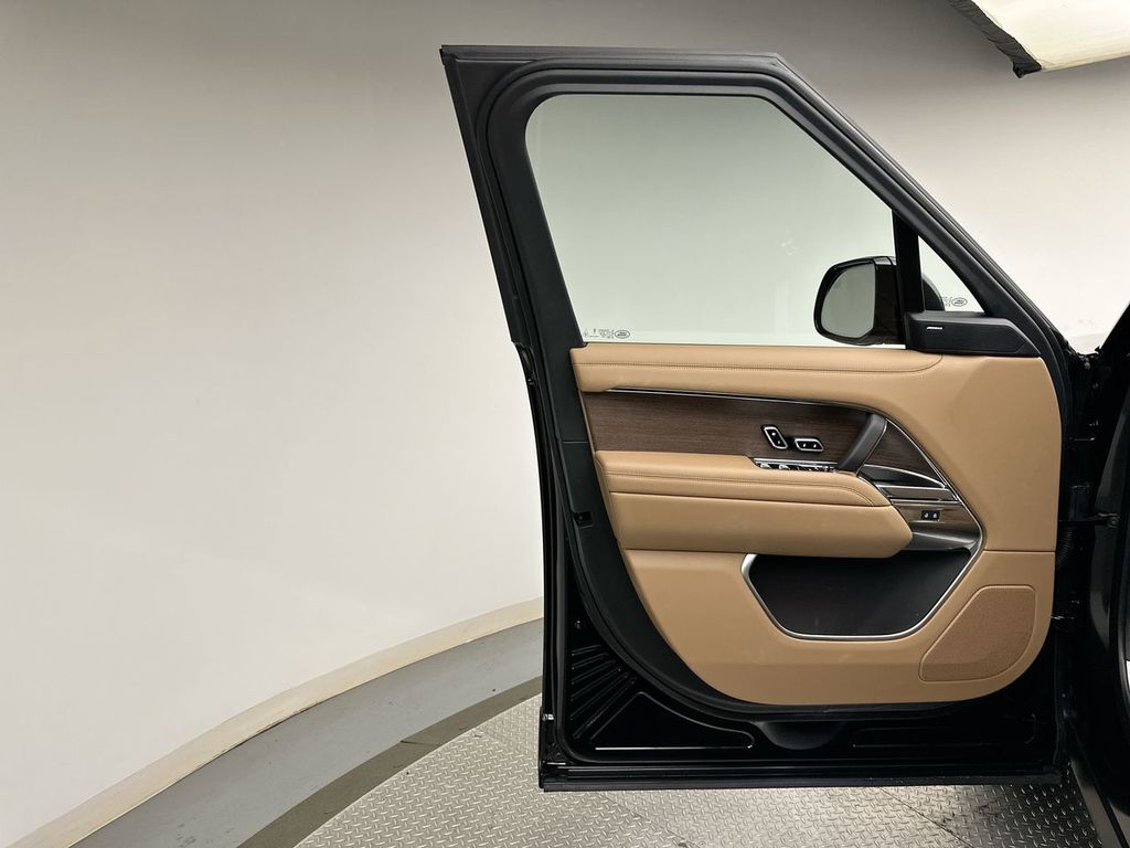 Thumbnail: 2026 Land Rover Range Rover - 17