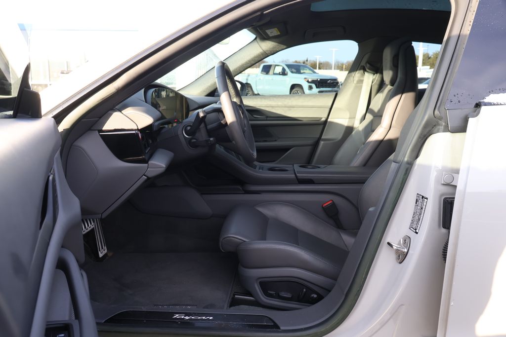 Thumbnail: 2022 Porsche Taycan - 13