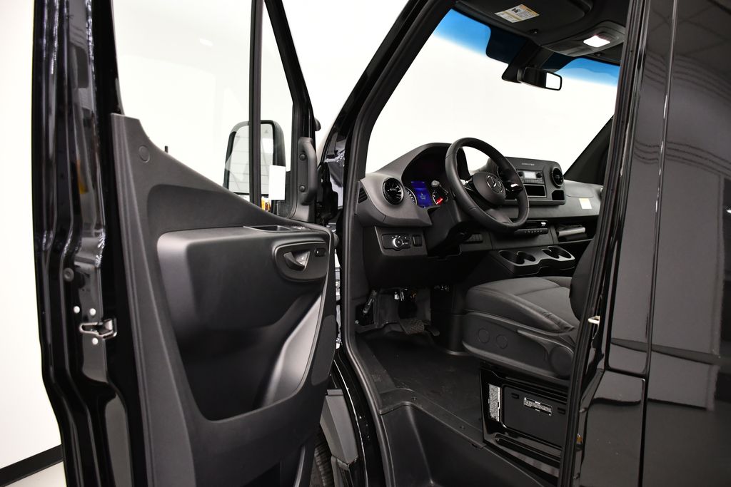 Thumbnail: 2025 Mercedes-Benz Sprinter - 24