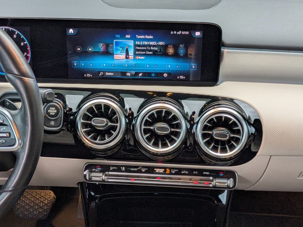 2022 Mercedes-Benz A 220 4MATIC
