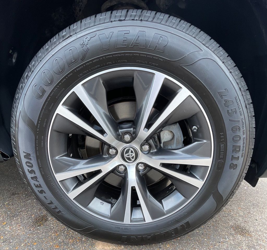 2016 Toyota Highlander XLE V6 Blue at Gullo Toyota