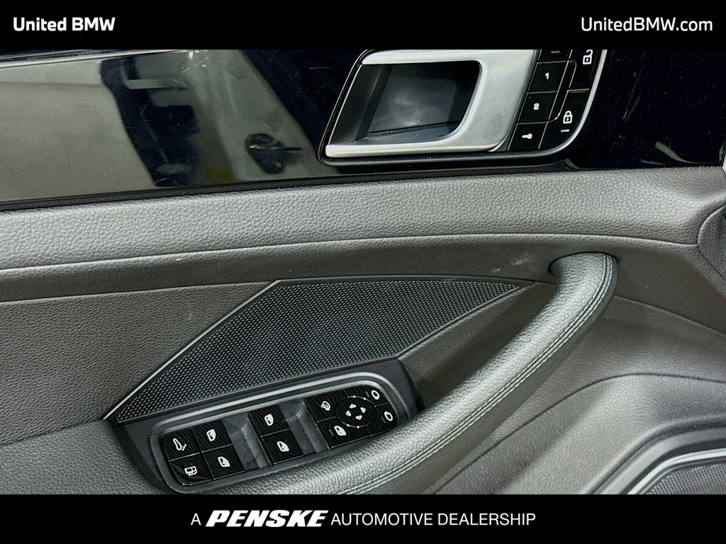 Thumbnail: 2019 Porsche Panamera - 3