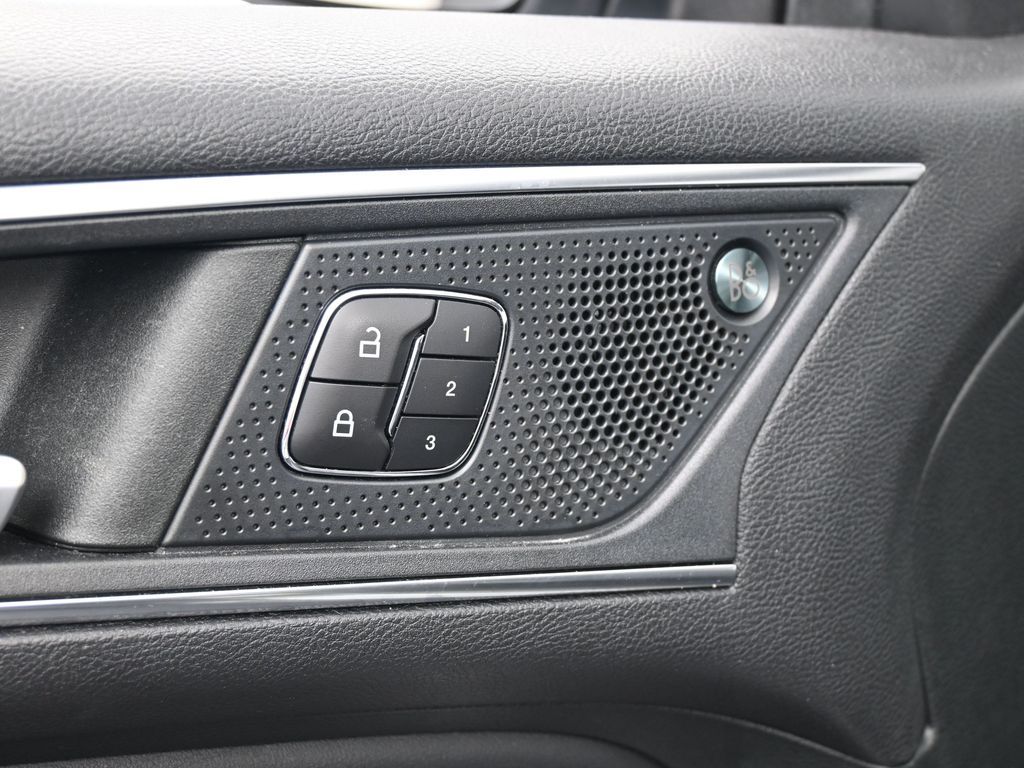 Used 2022 Silver Metallic Ford Titanium image 17