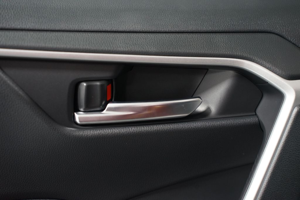 Thumbnail: 2025 Toyota RAV4 - 32