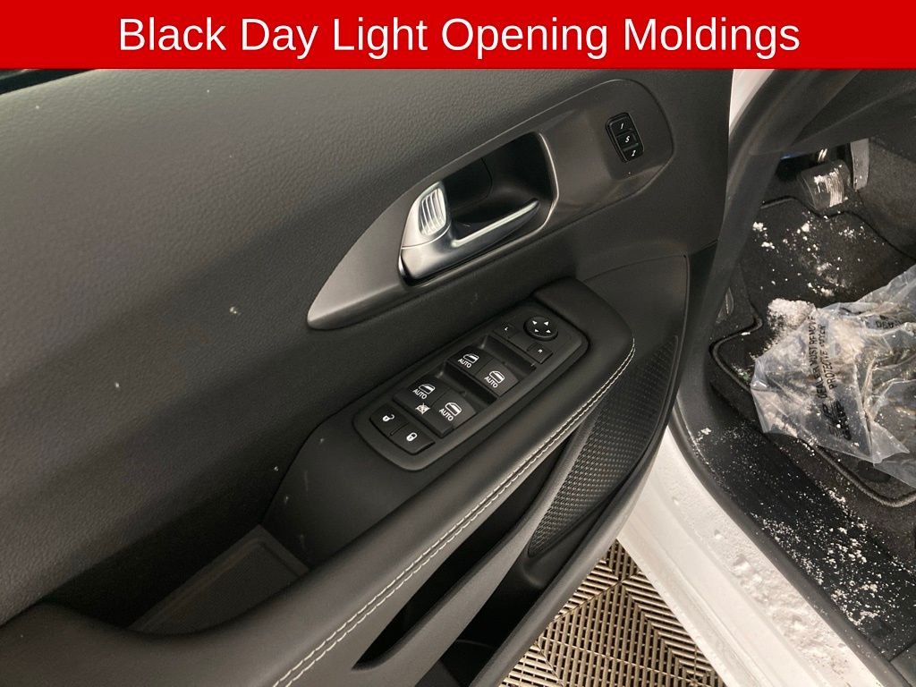 New 2026 White Chrysler Select image 12